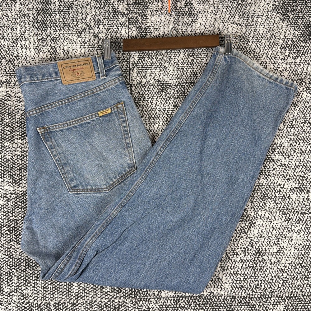 Levis‎ Signature Relaxed Blue Jeans Mens 38 X 32 Denim Cotton Comfort Worn Hems